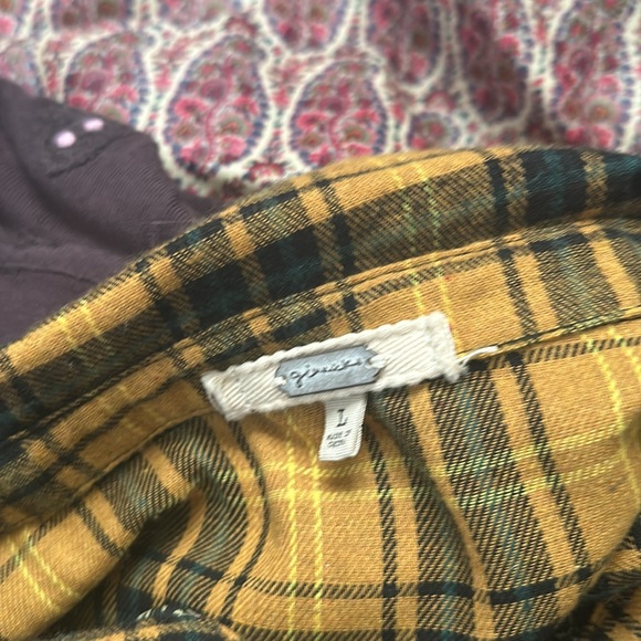 Gimmicks | Mixed Print Button Down - Picture 9 of 9